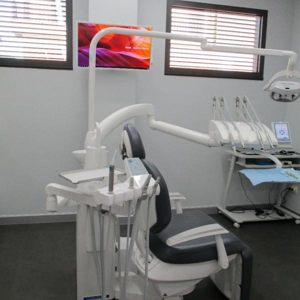 Interior de la consulta de la clínica dental